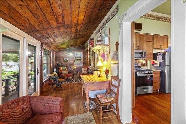 303 Market Street, Honey Grove, TX 75446