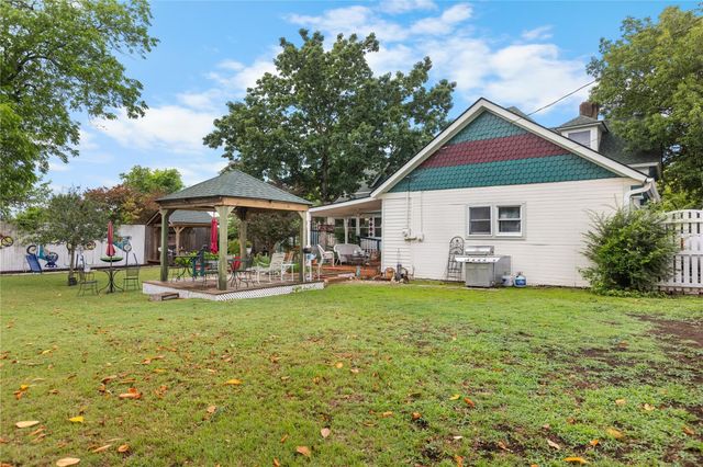 303 Market Street, Honey Grove, TX 75446