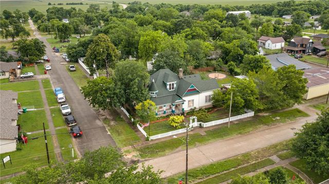 303 Market Street, Honey Grove, TX 75446