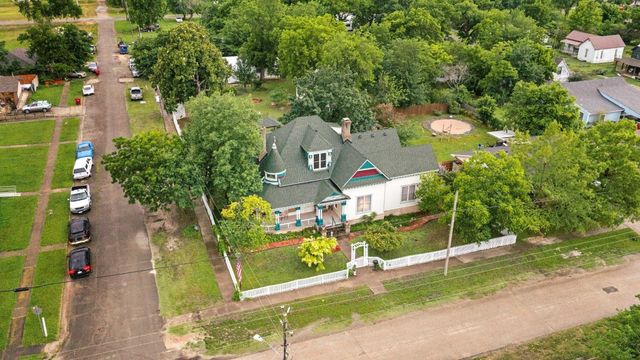 303 Market Street, Honey Grove, TX 75446