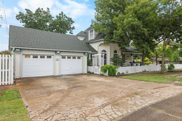 303 Market Street, Honey Grove, TX 75446