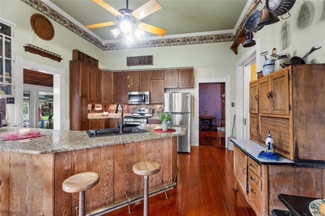 303 Market Street, Honey Grove, TX 75446