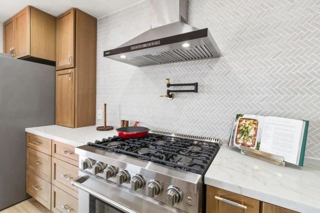 1329 Park Hill Lane, Escondido, CA 92025
