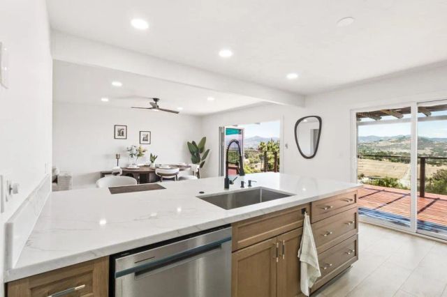 1329 Park Hill Lane, Escondido, CA 92025
