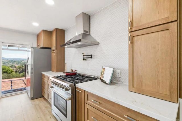 1329 Park Hill Lane, Escondido, CA 92025