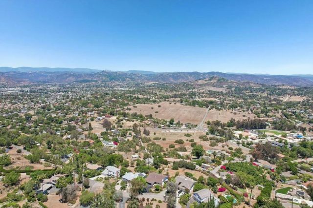 1329 Park Hill Lane, Escondido, CA 92025
