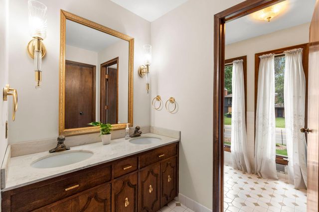 7105 Gleason Road, Edina, MN 55439
