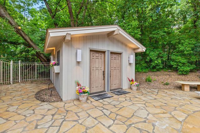 7105 Gleason Road, Edina, MN 55439