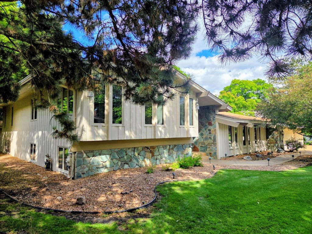 7105 Gleason Road, Edina, MN 55439