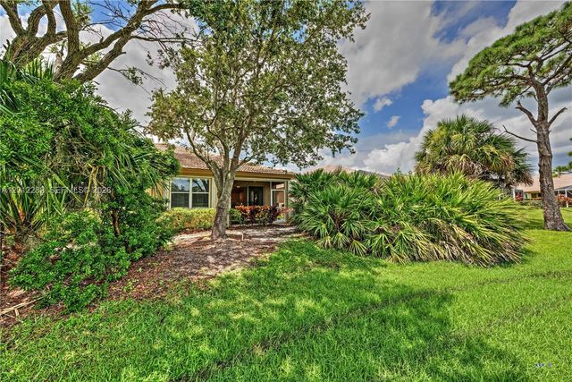 3781 NW Willow Creek Dr, Jensen Beach, FL 34957