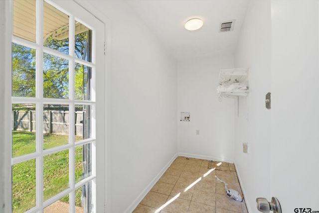 12565 Pioneer Dr, Tyler, TX 75704