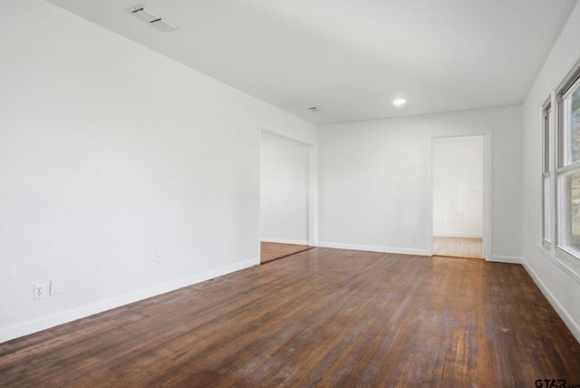 12565 Pioneer Dr, Tyler, TX 75704