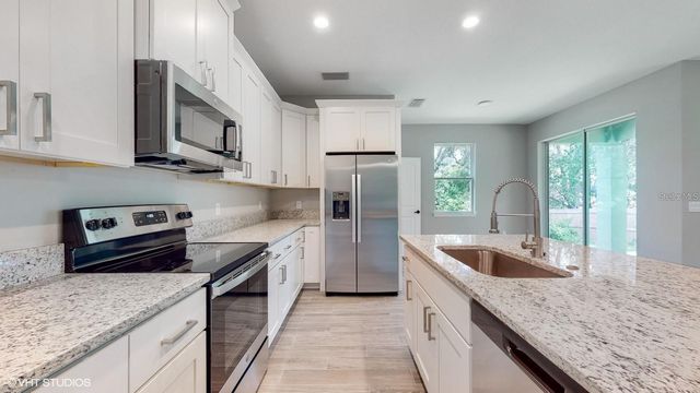 643 DOMINISH ESTATES DR, Apopka, FL 32712