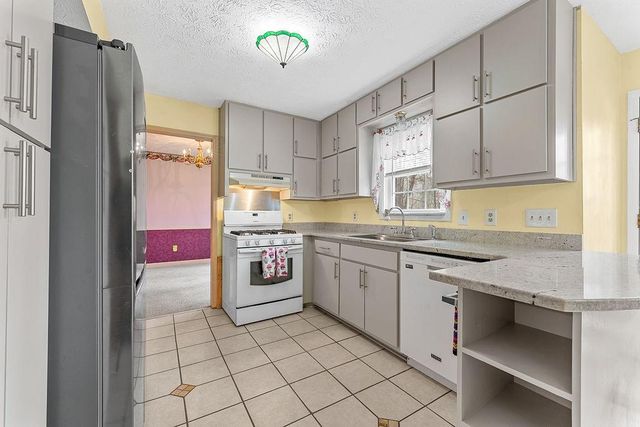 120 Chateau Circle, Fayetteville, GA 30215
