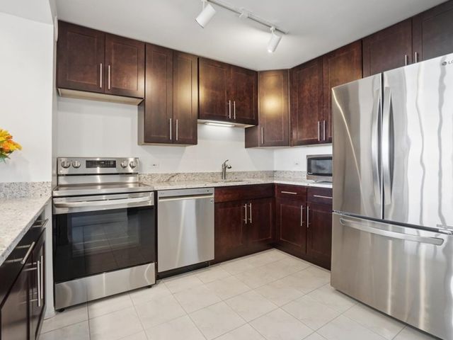 5320 N Sheridan Road 1606, Chicago, IL 60640