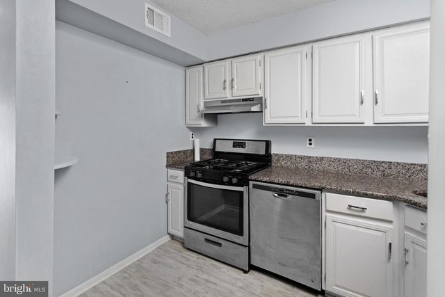 3 FOXTAIL LN, Monmouth Junction, NJ 08852