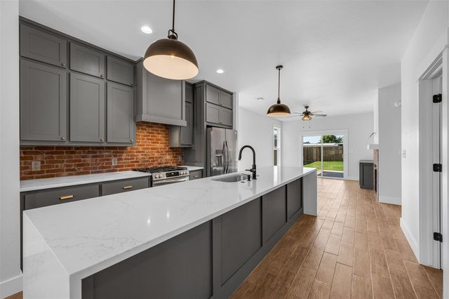 910 4th St, Elgin, OK 73538