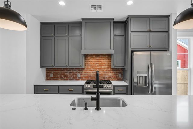 910 4th St, Elgin, OK 73538