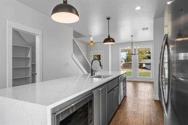 910 4th St, Elgin, OK 73538