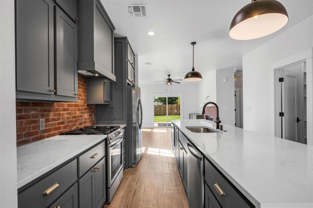 910 4th St, Elgin, OK 73538