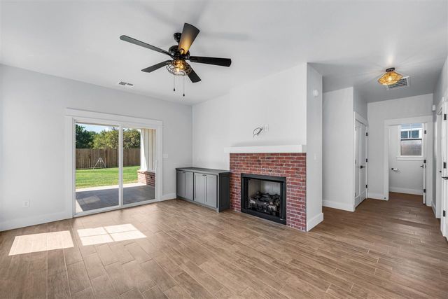 910 4th St, Elgin, OK 73538