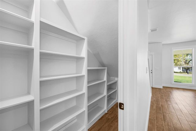 910 4th St, Elgin, OK 73538