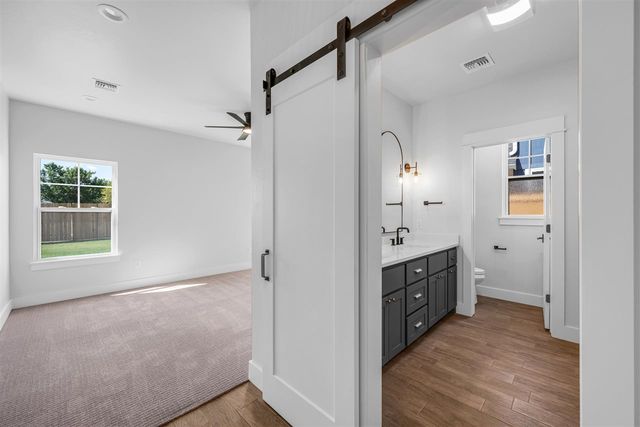 910 4th St, Elgin, OK 73538