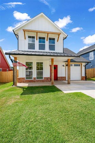 910 4th St, Elgin, OK 73538