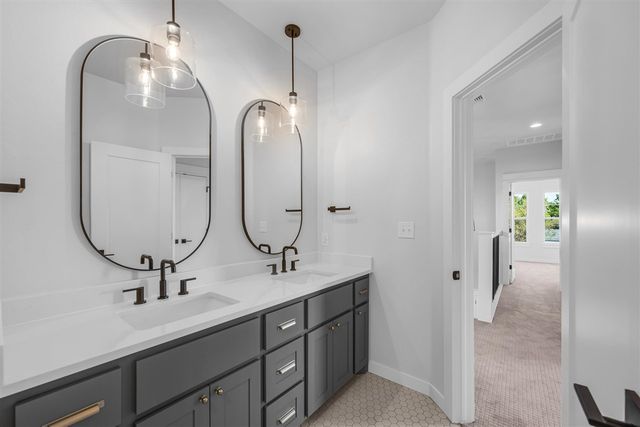 910 4th St, Elgin, OK 73538