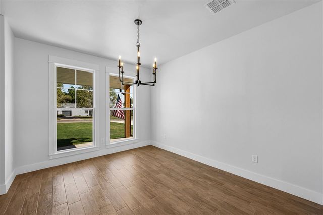 910 4th St, Elgin, OK 73538