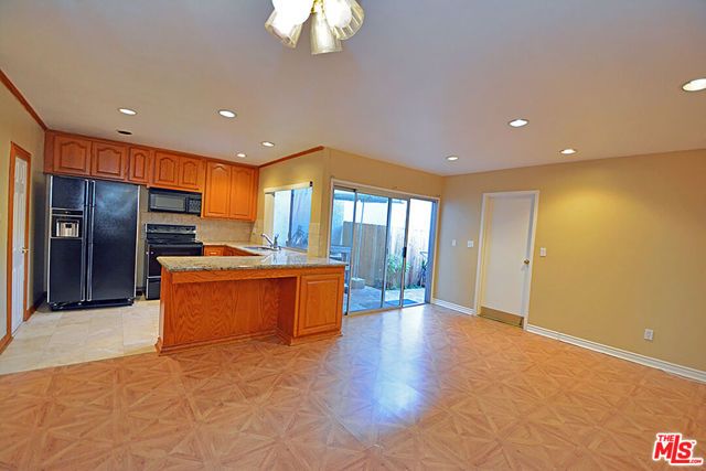 10051 Valley Circle Boulevard 6, Chatsworth (los Angeles), CA 91311