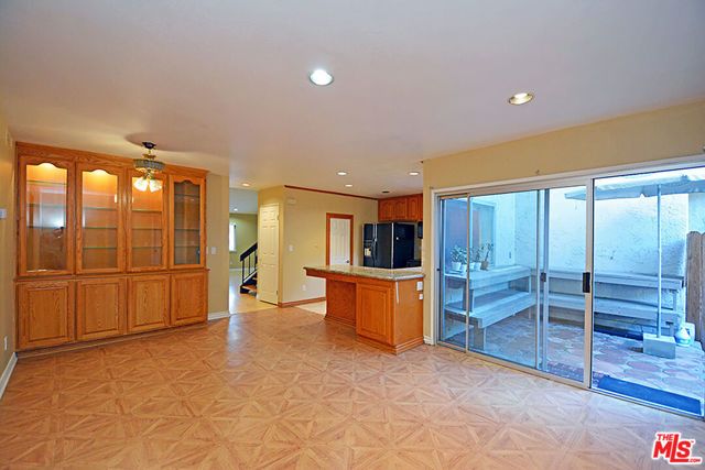 10051 Valley Circle Boulevard 6, Chatsworth (los Angeles), CA 91311