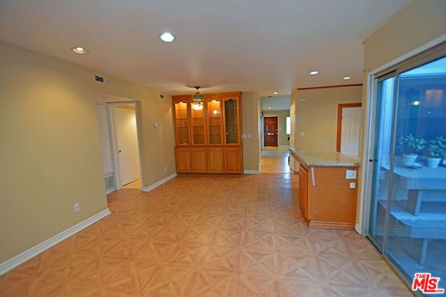 10051 Valley Circle Boulevard 6, Chatsworth (los Angeles), CA 91311