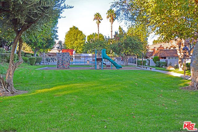 10051 Valley Circle Boulevard 6, Chatsworth (los Angeles), CA 91311