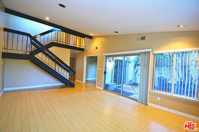 10051 Valley Circle Boulevard 6, Chatsworth (los Angeles), CA 91311