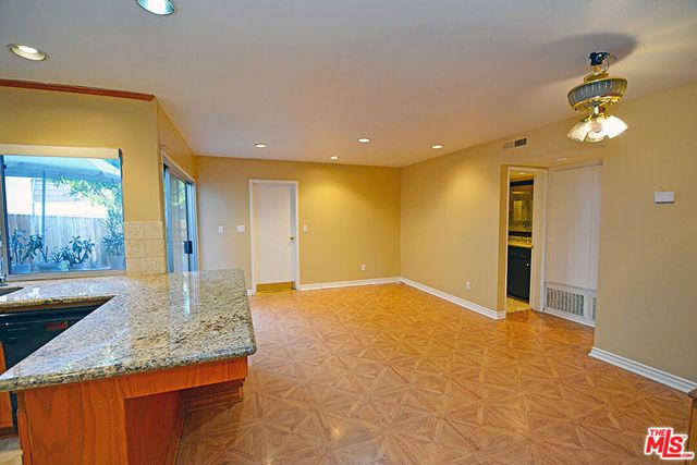 10051 Valley Circle Boulevard 6, Chatsworth (los Angeles), CA 91311