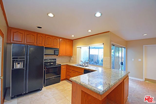 10051 Valley Circle Boulevard 6, Chatsworth (los Angeles), CA 91311