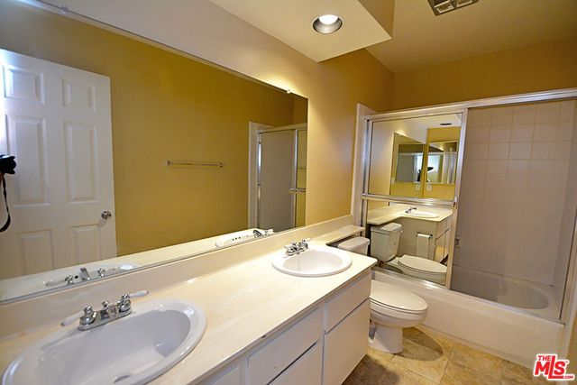 10051 Valley Circle Boulevard 6, Chatsworth (los Angeles), CA 91311