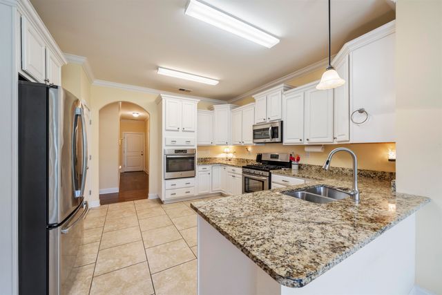210 LINKS VIEW DR, Oakland, TN 38060