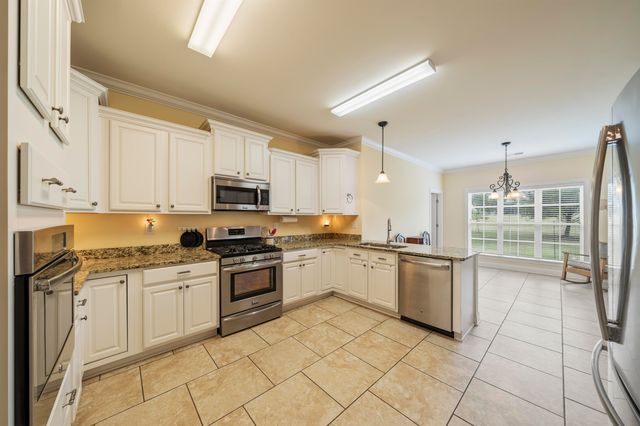 210 LINKS VIEW DR, Oakland, TN 38060