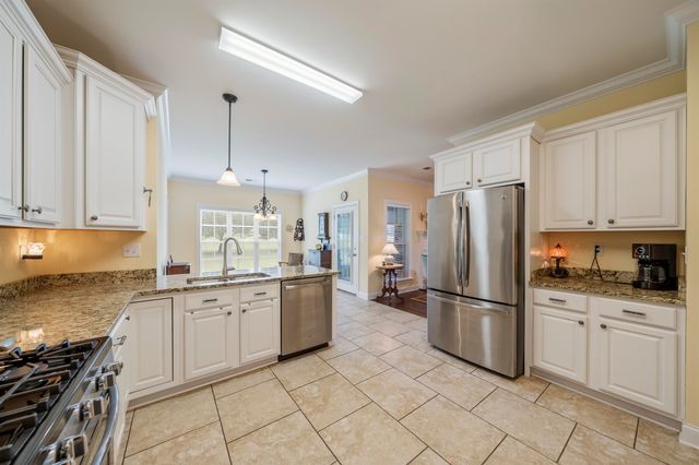 210 LINKS VIEW DR, Oakland, TN 38060