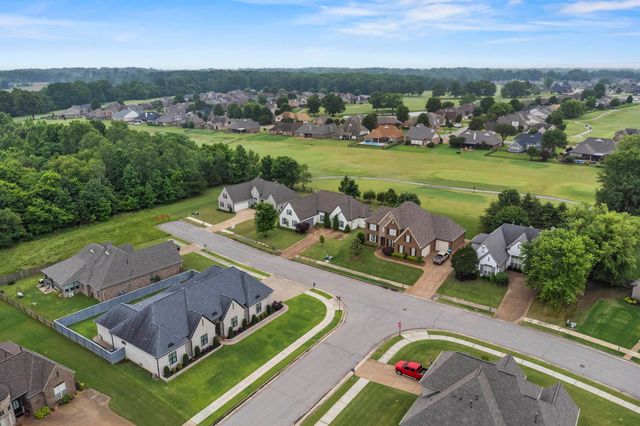 210 LINKS VIEW DR, Oakland, TN 38060