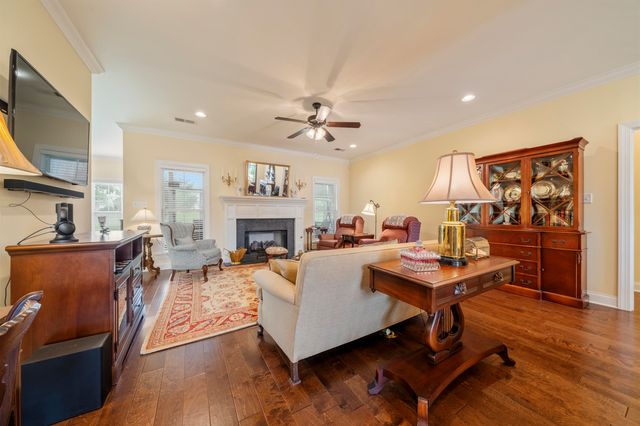 210 LINKS VIEW DR, Oakland, TN 38060