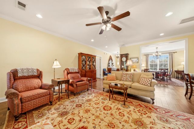 210 LINKS VIEW DR, Oakland, TN 38060