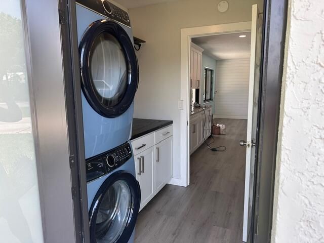 907 SE Lake Street, Stuart, FL 34994