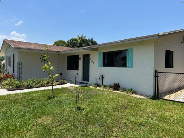 907 SE Lake Street, Stuart, FL 34994