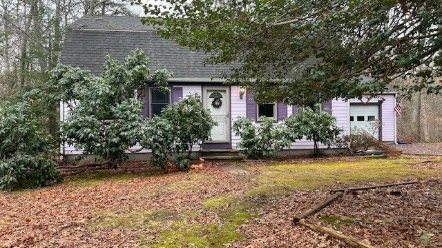 562 Skunknet Rd, Barnstable, MA 02632