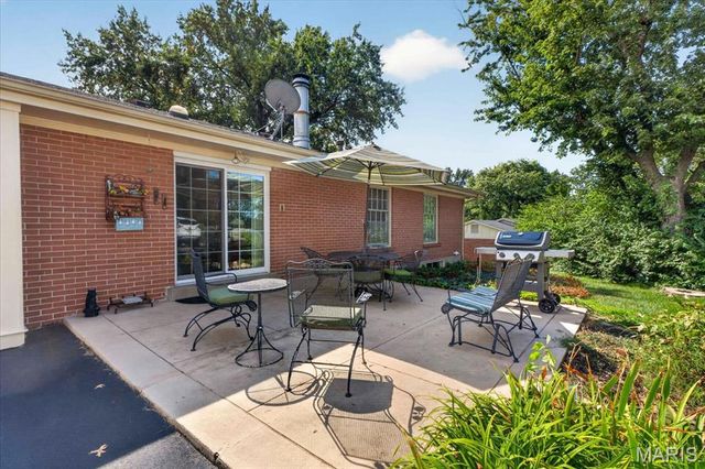 11957 Rocky Drive, Creve Coeur, MO 63141