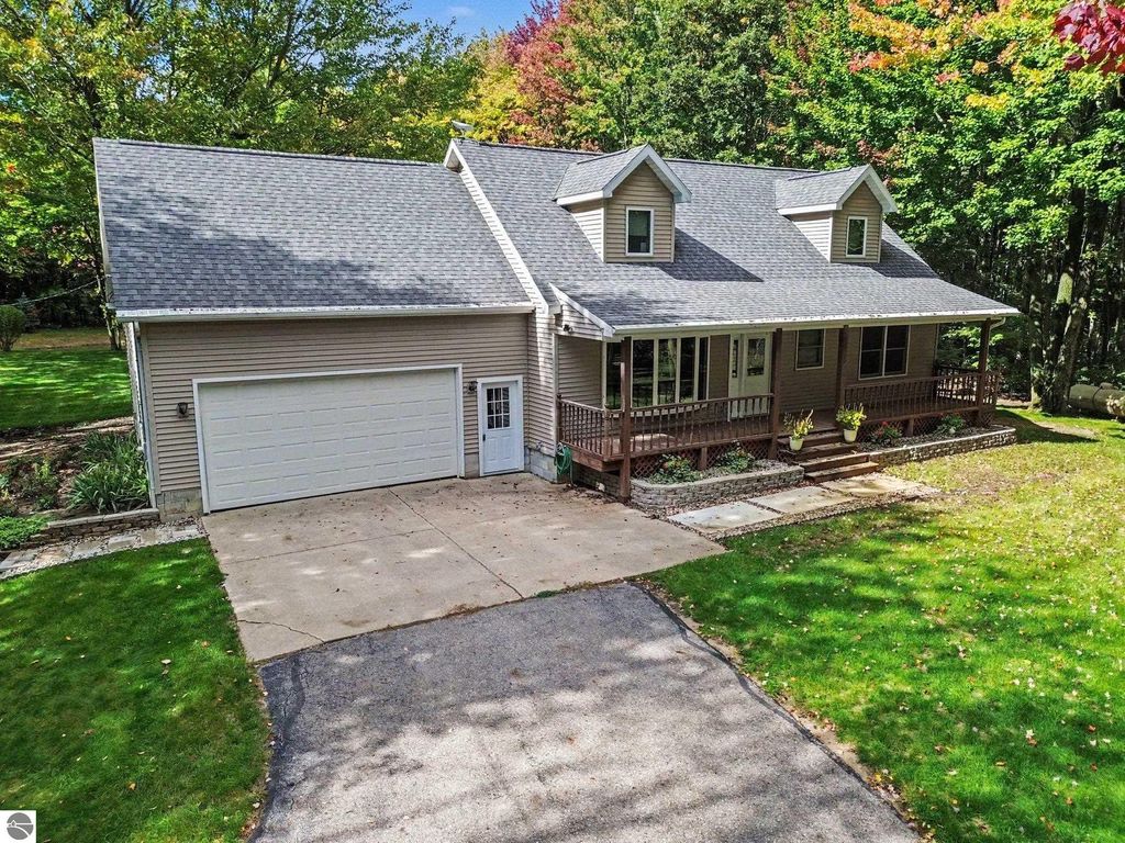 Image 1 of property listing at 3722 S Alamando Road, St Louis, MI 48880