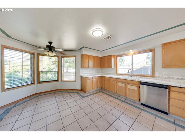 9811 Ne 138TH Ct, Vancouver, WA 98682